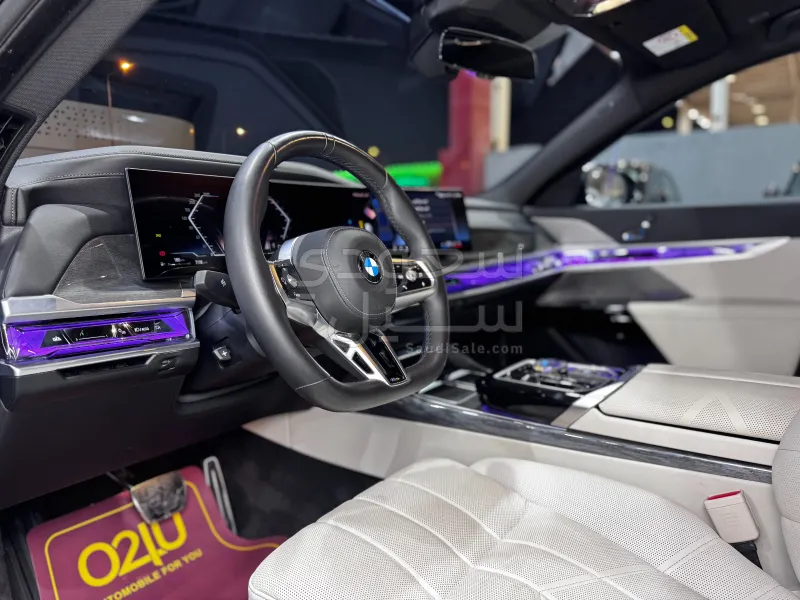 2025 بي ام دبليو الفئة السابعة 735أي
