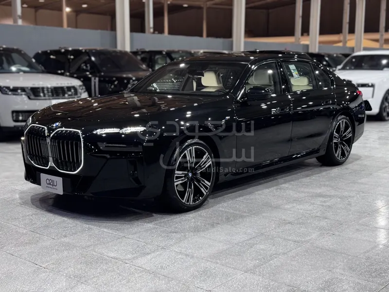 2025 بي ام دبليو الفئة السابعة 735أي