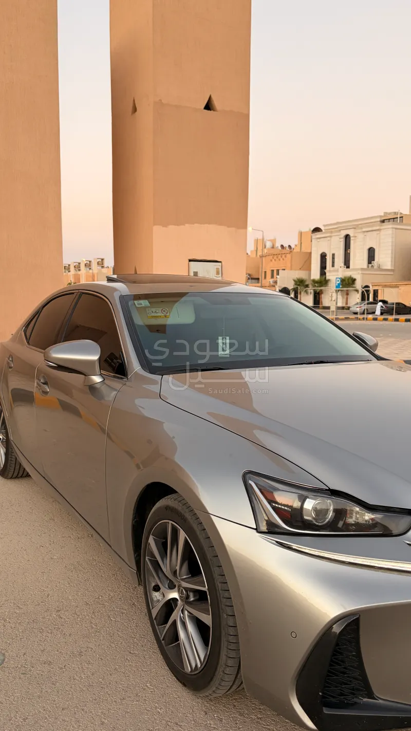 2019 Lexus IS 300