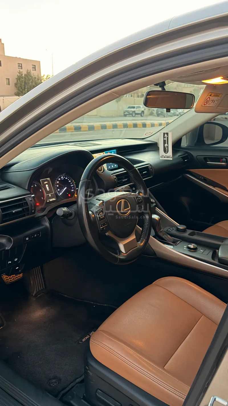 2019 Lexus IS 300