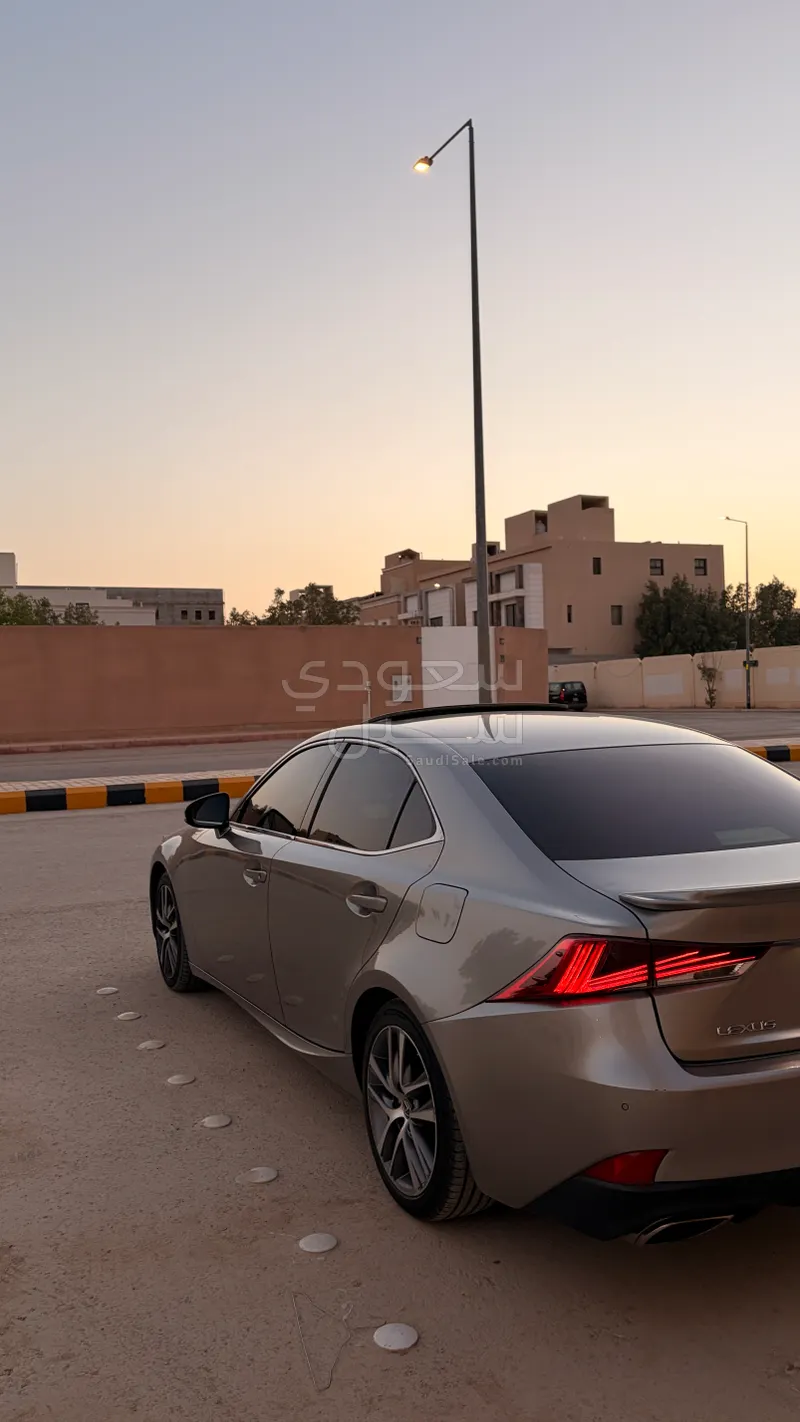 2019 Lexus IS 300