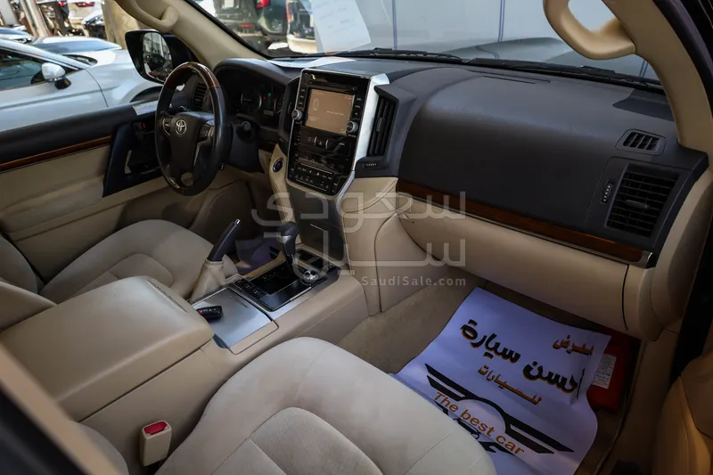 2016 تويوتا لاند كروزر جي اكس ار