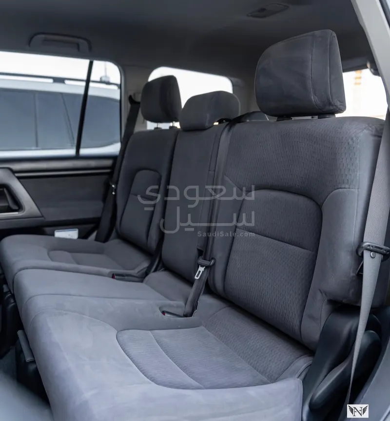 2018 Toyota Land Cruiser G