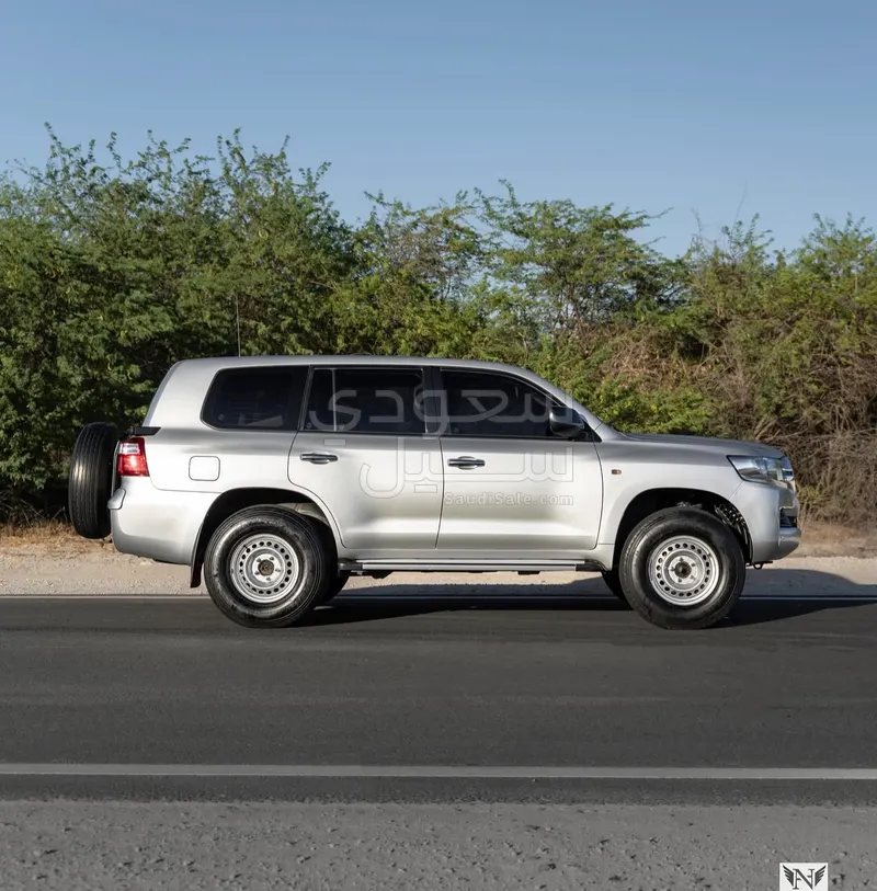 2018 Toyota Land Cruiser G