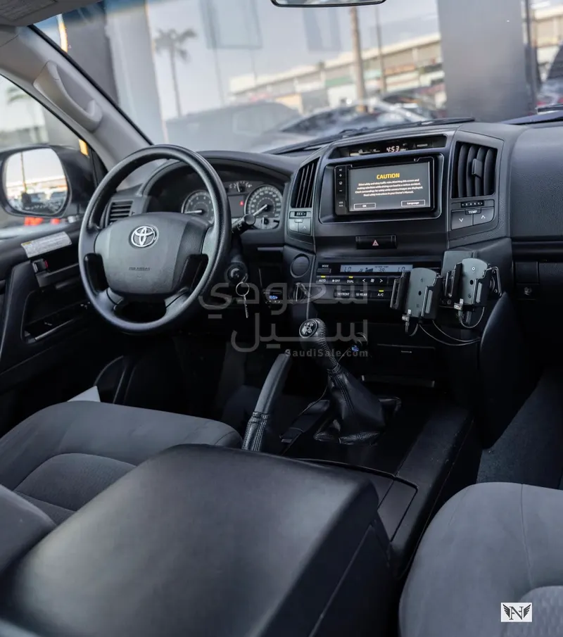 2018 Toyota Land Cruiser G