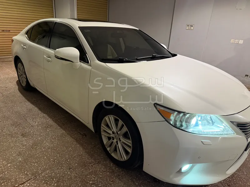 2014 لكزس إي إس 250