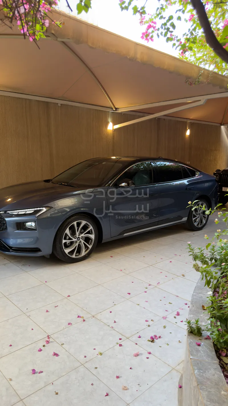 2024 فورد توروس تايتينيوم