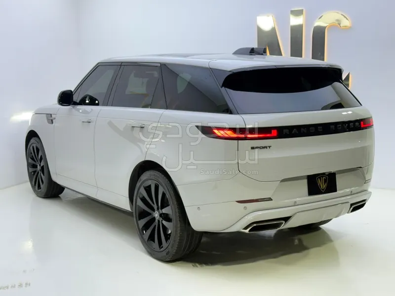 2025 لاند روفر رينج روفر سبورت اس اي دايناميك