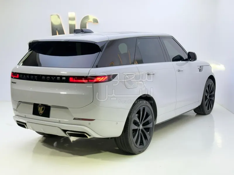 2025 لاند روفر رينج روفر سبورت اس اي دايناميك