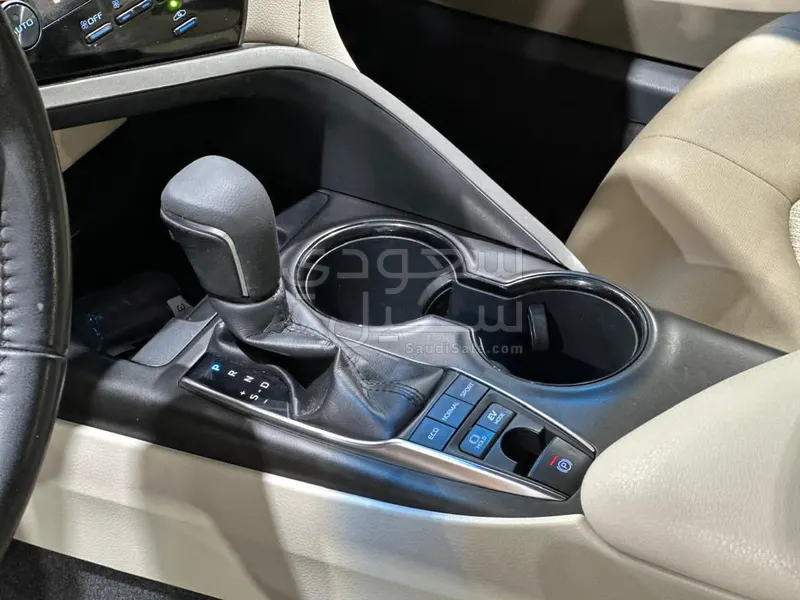 2022 Toyota Camry GLE