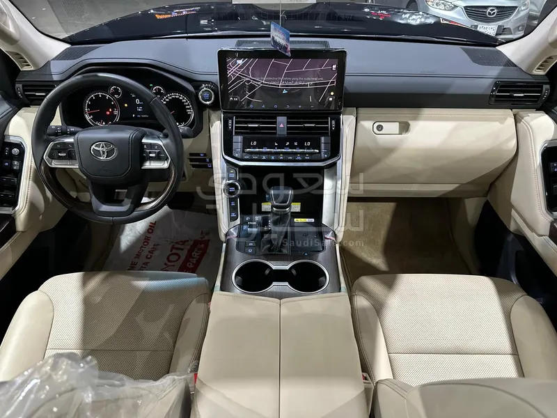 2024 Toyota Land Cruiser GXR