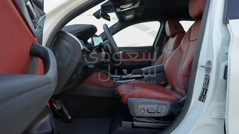 2025 BMW X Series 4