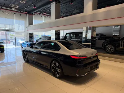 2024 بي ام دبليو الفئة السابعة 735أي
