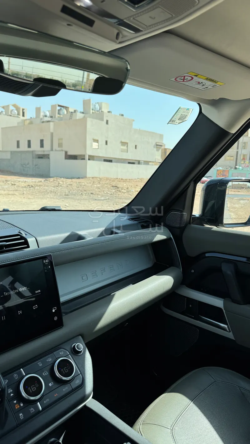 2023 لاند روفر ديفيندر 90