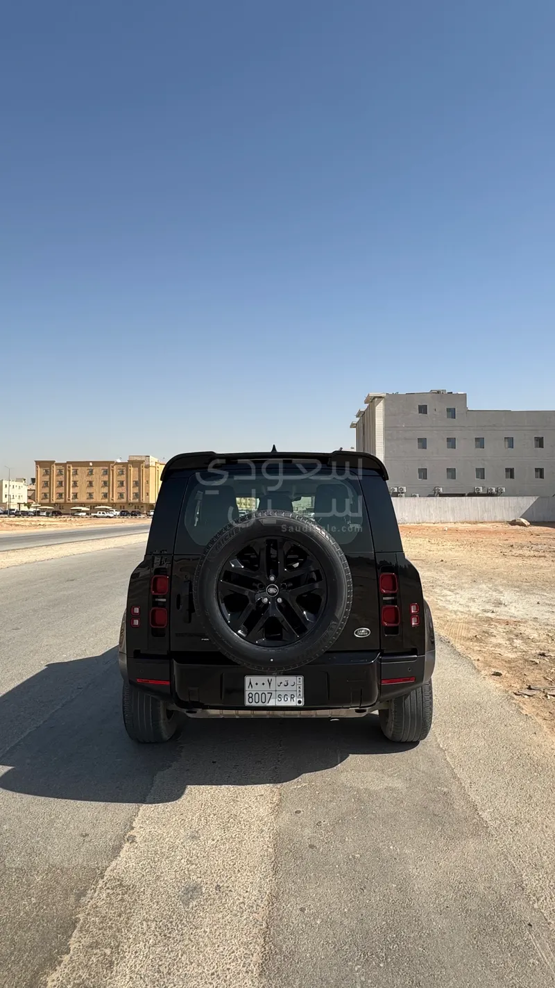2023 لاند روفر ديفيندر 90