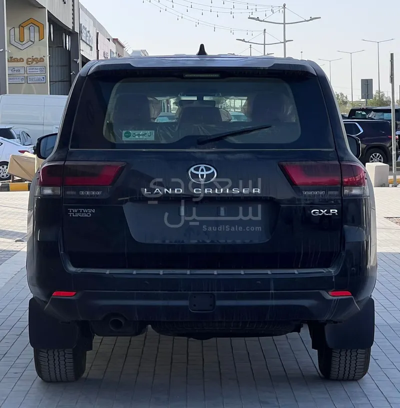 2026 تويوتا لاند كروزر جي اكس ار