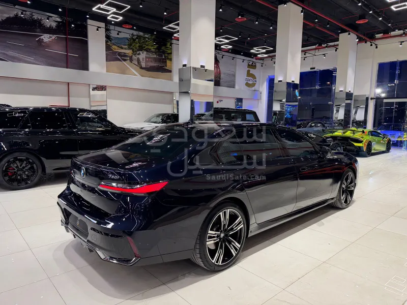 2024 بي ام دبليو الفئة السابعة 735أي