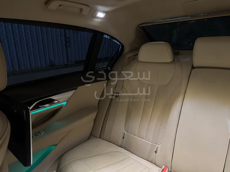 2016 بي ام دبليو الفئة السابعة 740 إل أي إنديفيجوال