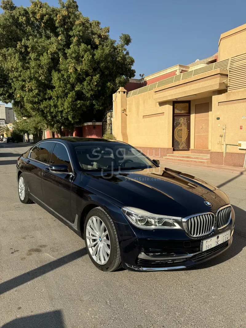 2016 بي ام دبليو الفئة السابعة 740 إل أي إنديفيجوال