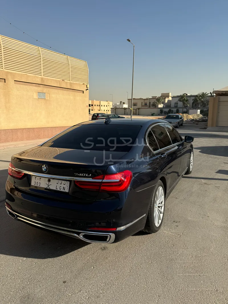 2016 بي ام دبليو الفئة السابعة 740 إل أي إنديفيجوال