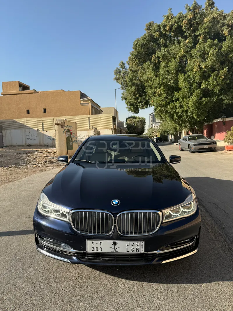 2016 بي ام دبليو الفئة السابعة 740 إل أي إنديفيجوال
