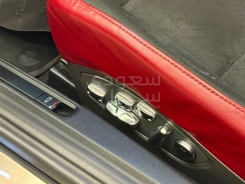 2020 بورش 718 جي تي 4