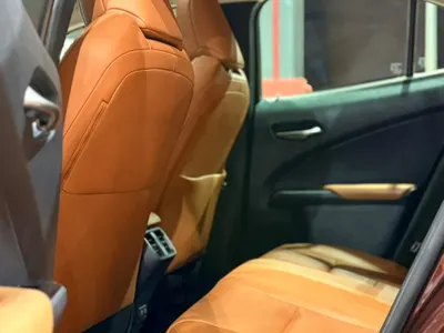 2020 لكزس يو إكس 200