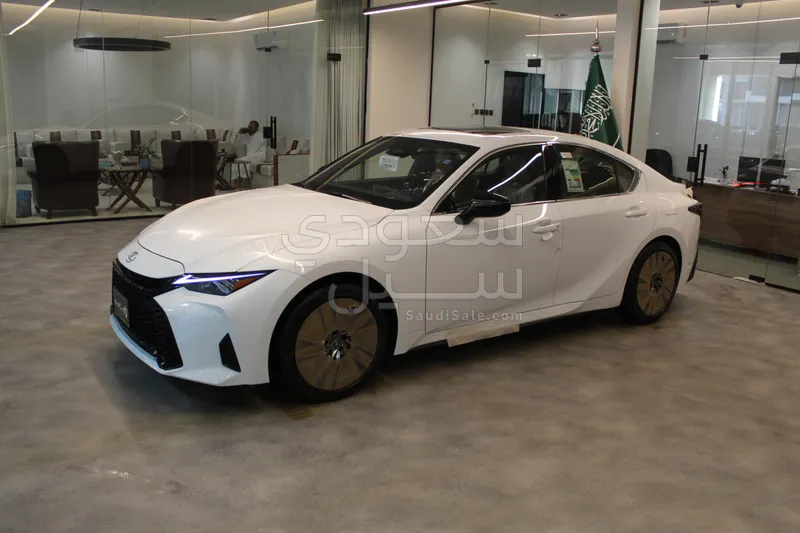 2026 لكزس آي إس 350