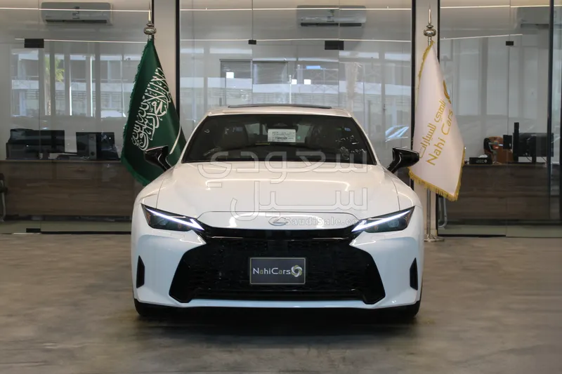 2026 لكزس آي إس 350