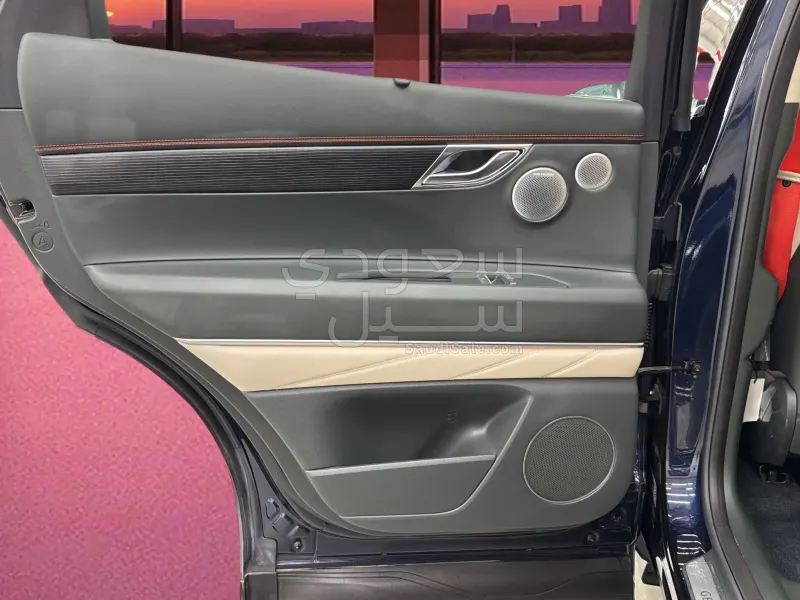 2025 جينيسيس جي في 80