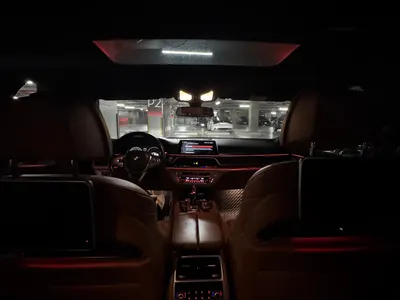 2018 بي ام دبليو الفئة السابعة 750 إل أي إنديفيجوال