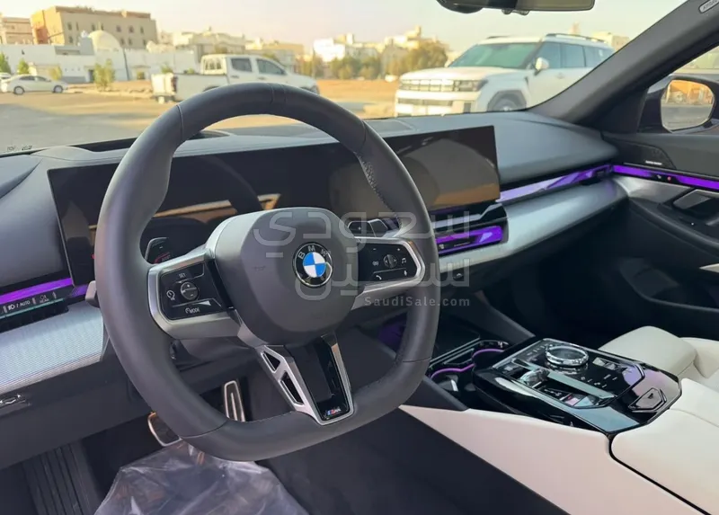 2025 بي ام دبليو الفئة الخامسة 520 أي