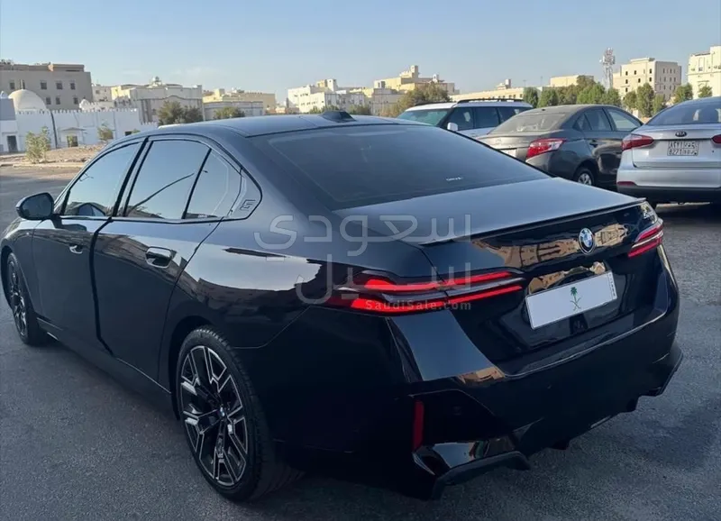 2025 بي ام دبليو الفئة الخامسة 520 أي