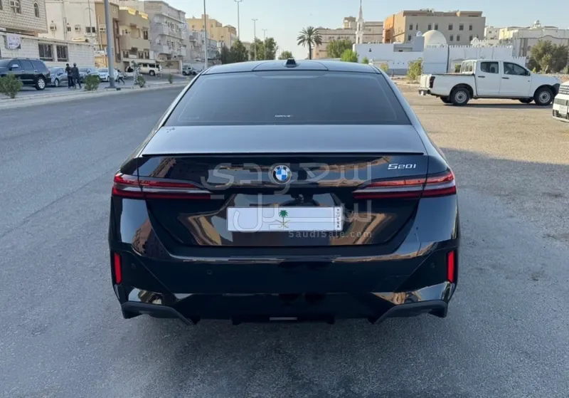 2025 بي ام دبليو الفئة الخامسة 520 أي