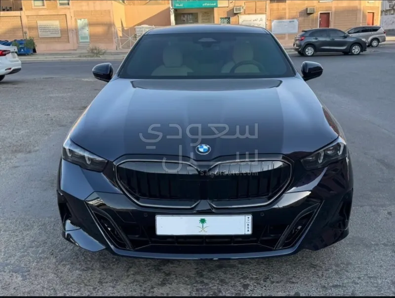 2025 بي ام دبليو الفئة الخامسة 520 أي