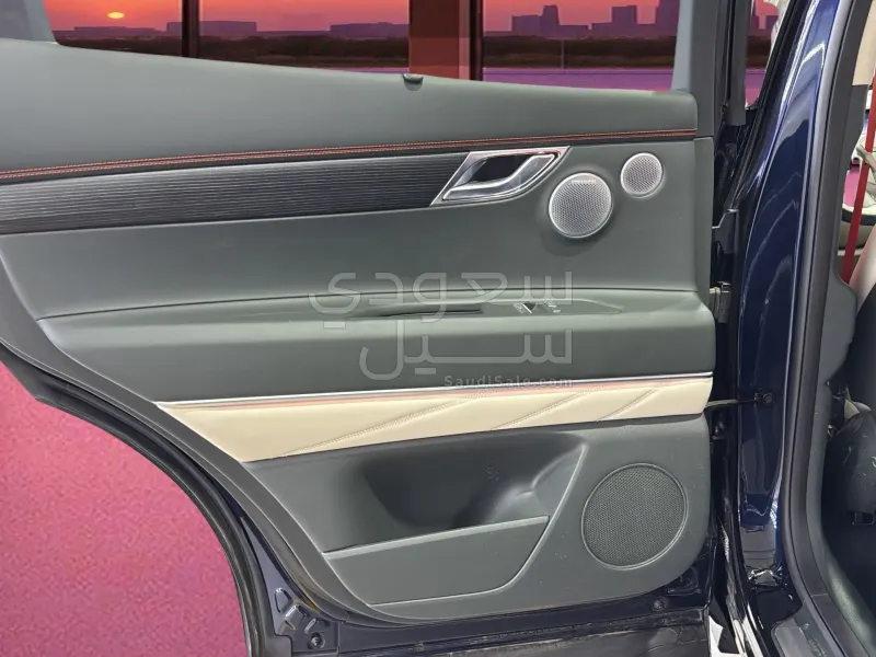2025 جينيسيس جي في 80