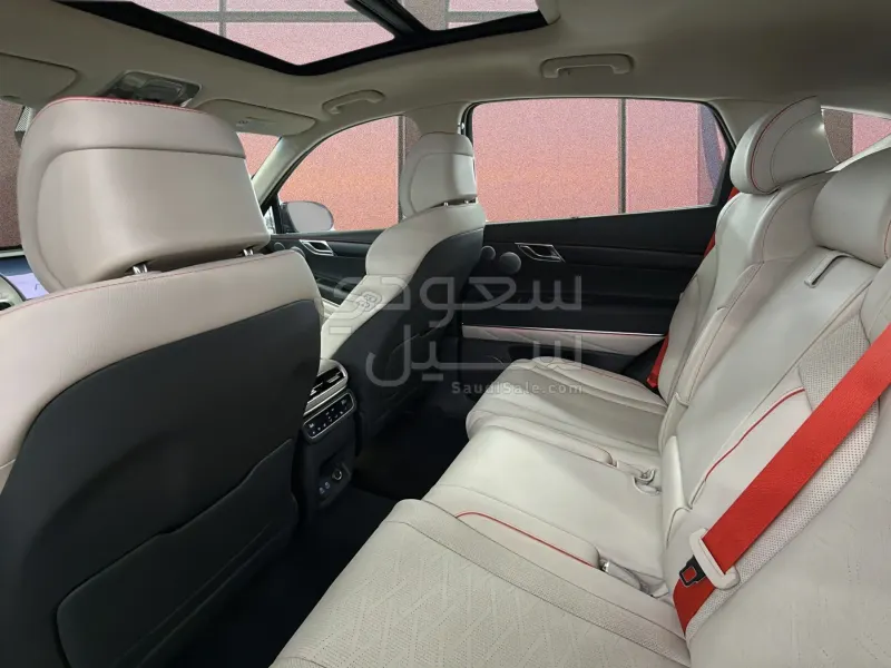 2025 جينيسيس جي في 80