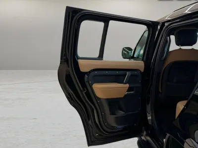 2025 لاند روفر ديفيندر 110 اكس داينمك
