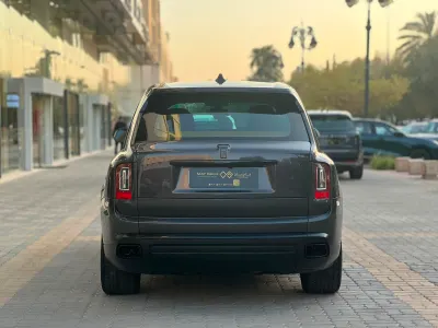 2022 رولز رويس كولينان بلاك بادج