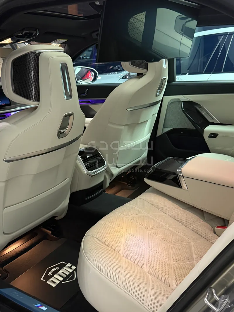 2025 بي ام دبليو الفئة السابعة 735أي