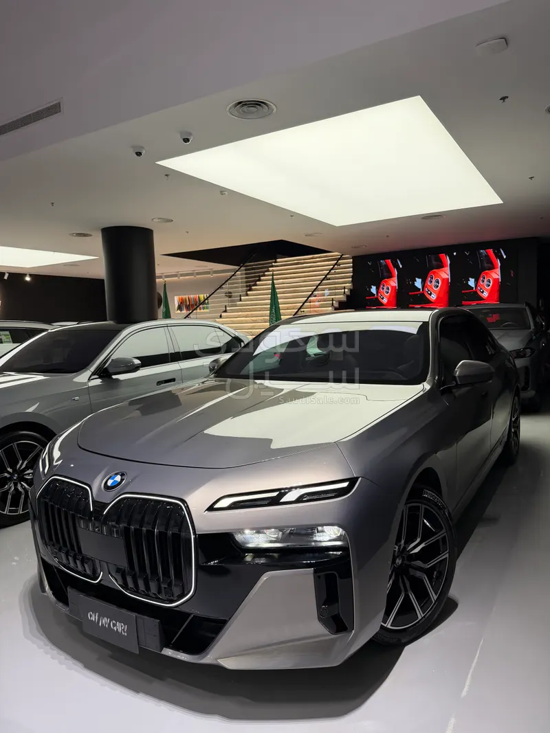 2025 بي ام دبليو الفئة السابعة 735أي