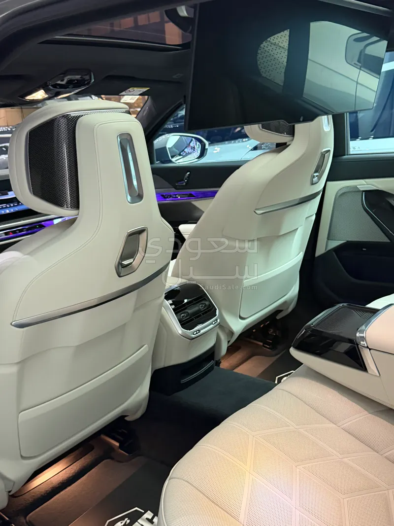 2025 بي ام دبليو الفئة السابعة 735أي
