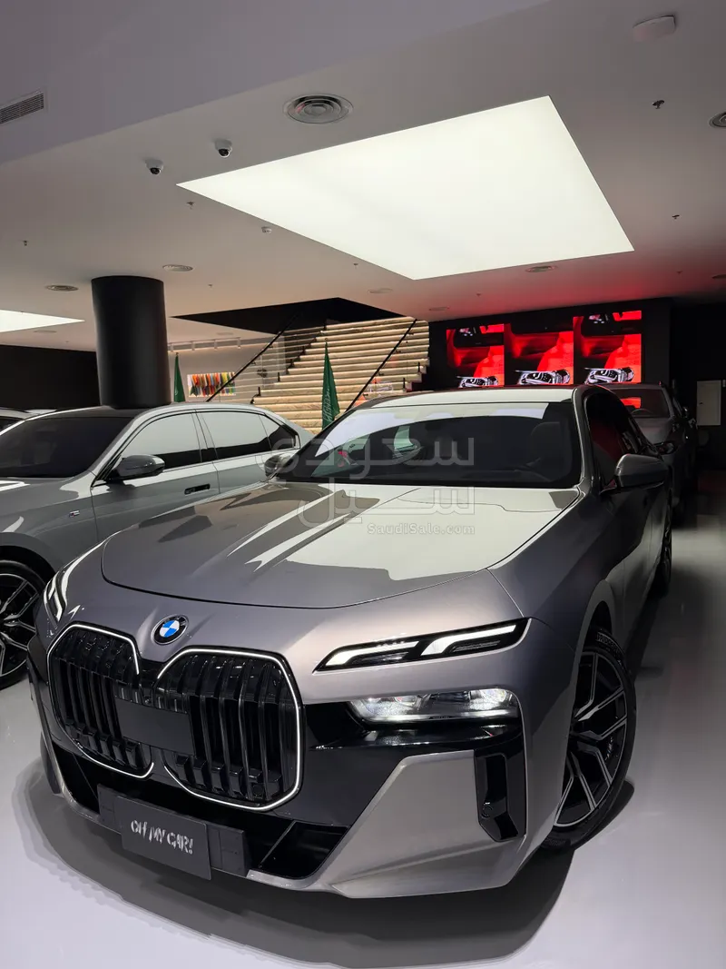 2025 بي ام دبليو الفئة السابعة 735أي