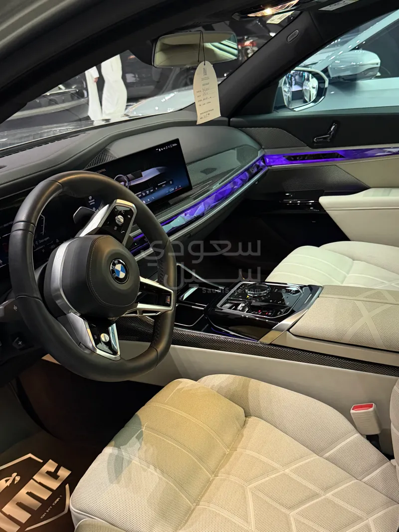 2025 بي ام دبليو الفئة السابعة 735أي