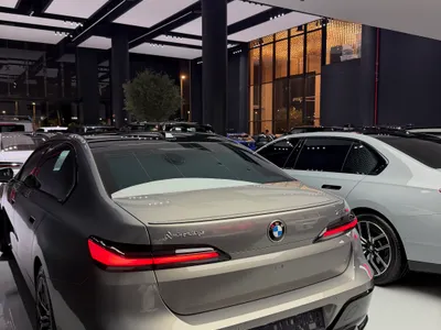 2025 بي ام دبليو الفئة السابعة 735أي
