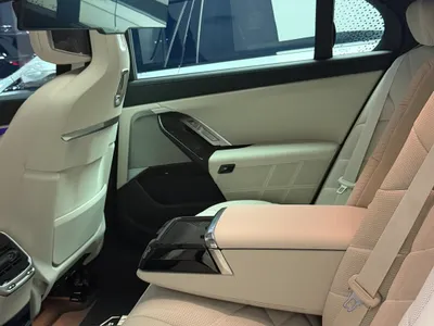 2025 بي ام دبليو الفئة السابعة 735أي
