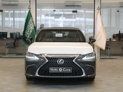 2025 لكزس إي إس 350