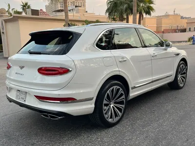 2021 بنتلي بنتايجا في 8