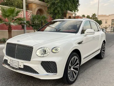 2021 بنتلي بنتايجا في 8