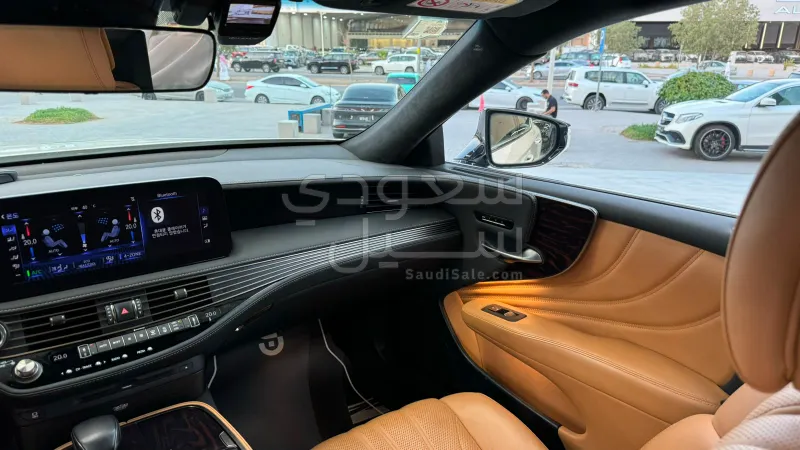 2022 لكزس إل إس 500